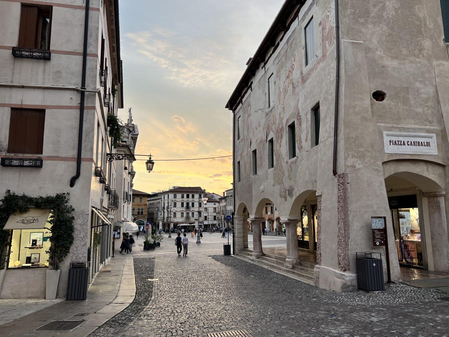 Ponte Vecchio, Elegante Appartamento A Due Passi Dal Centro Bassano del Grappa Esterno foto